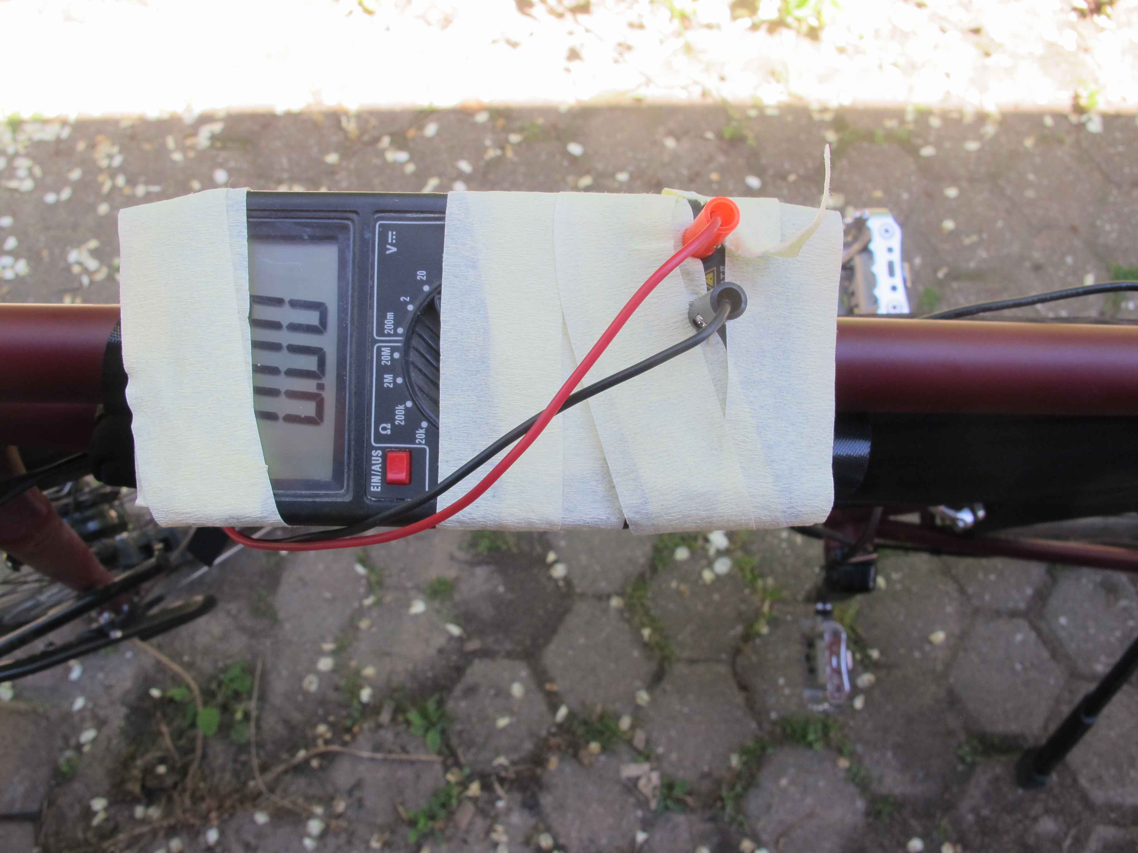 Multimeter ans Fahrrad geklebt