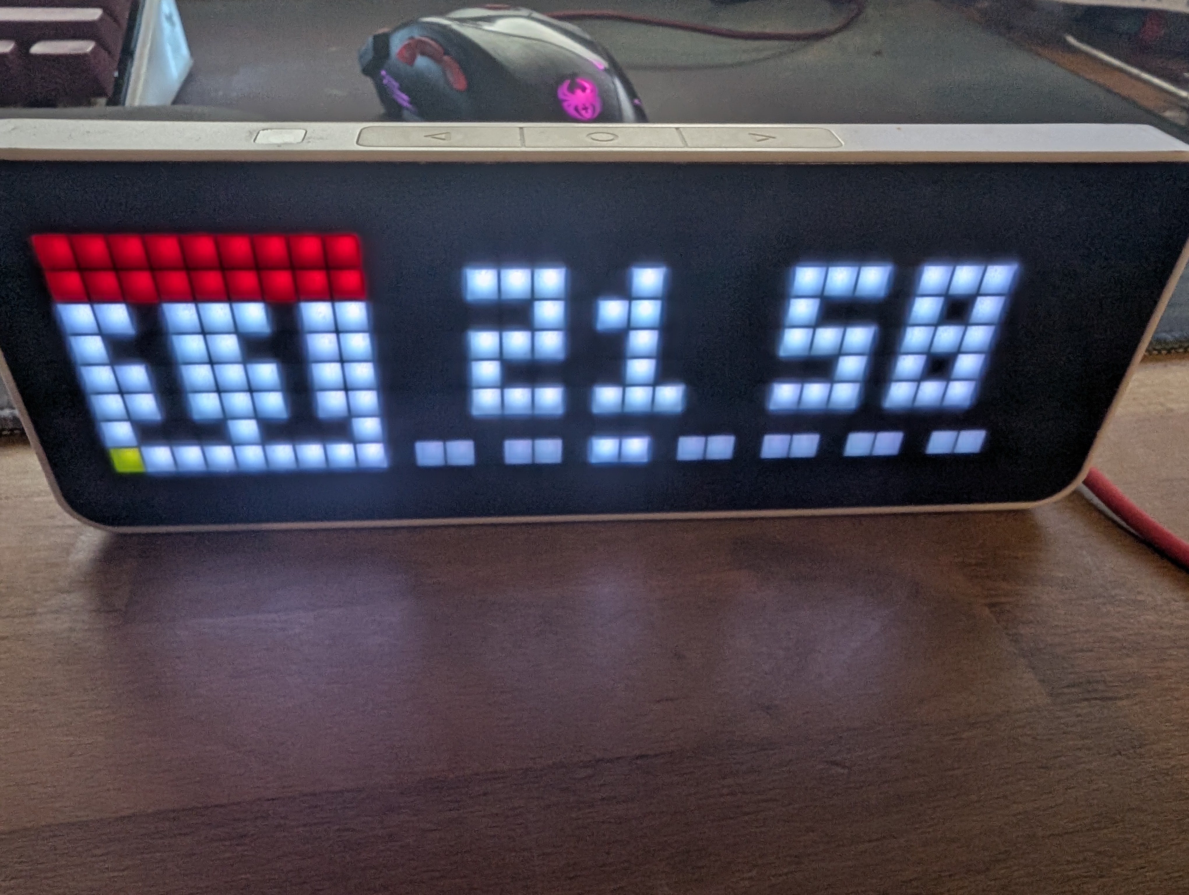 Uhransicht einer Ulanzi Smartclock mit Awtrix Firmware